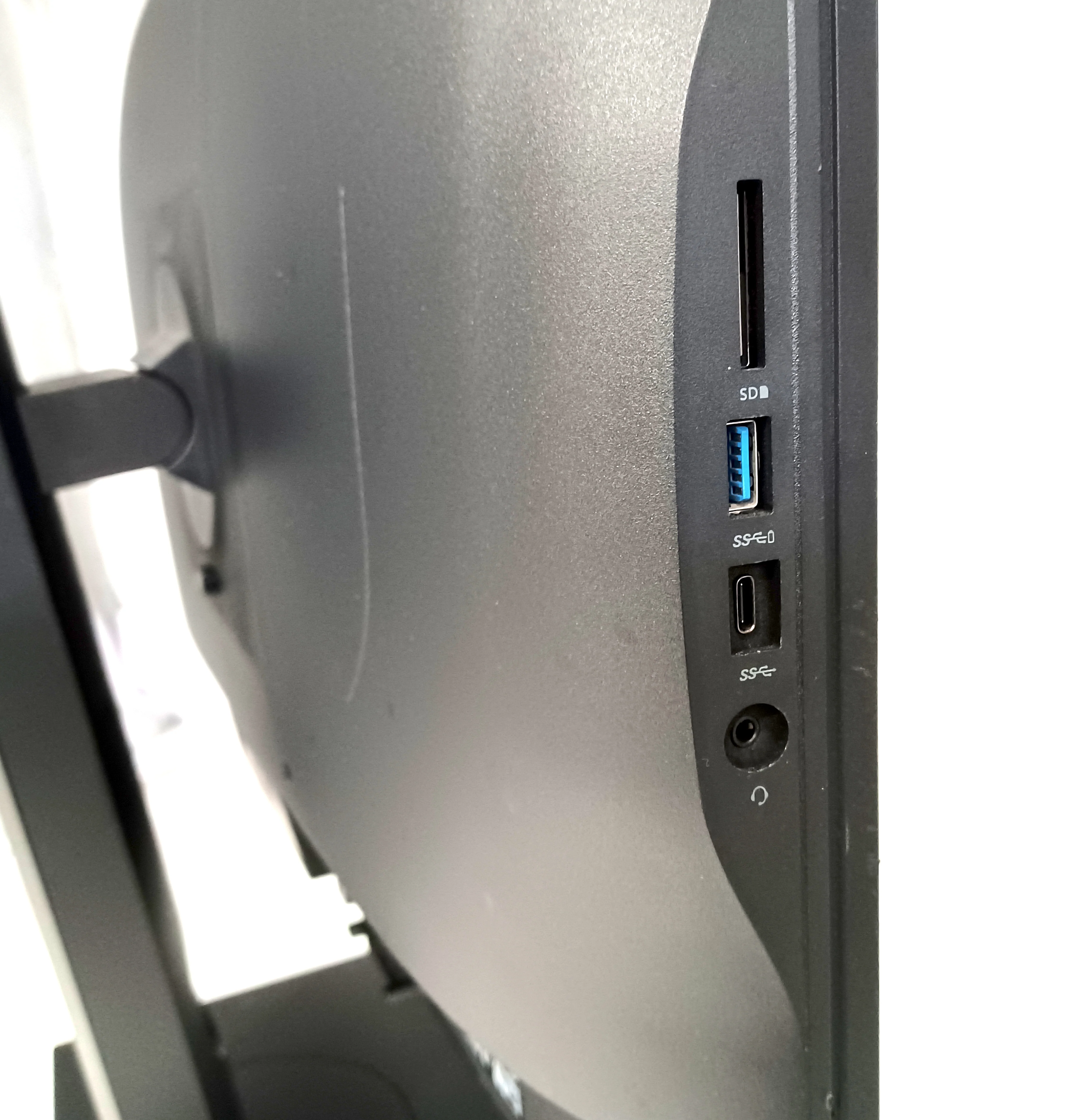 Dell OptiPlex 7450 AiO, 23" Core i5 6th Gen, 8GB RAM, 240GB SSD - Image 5