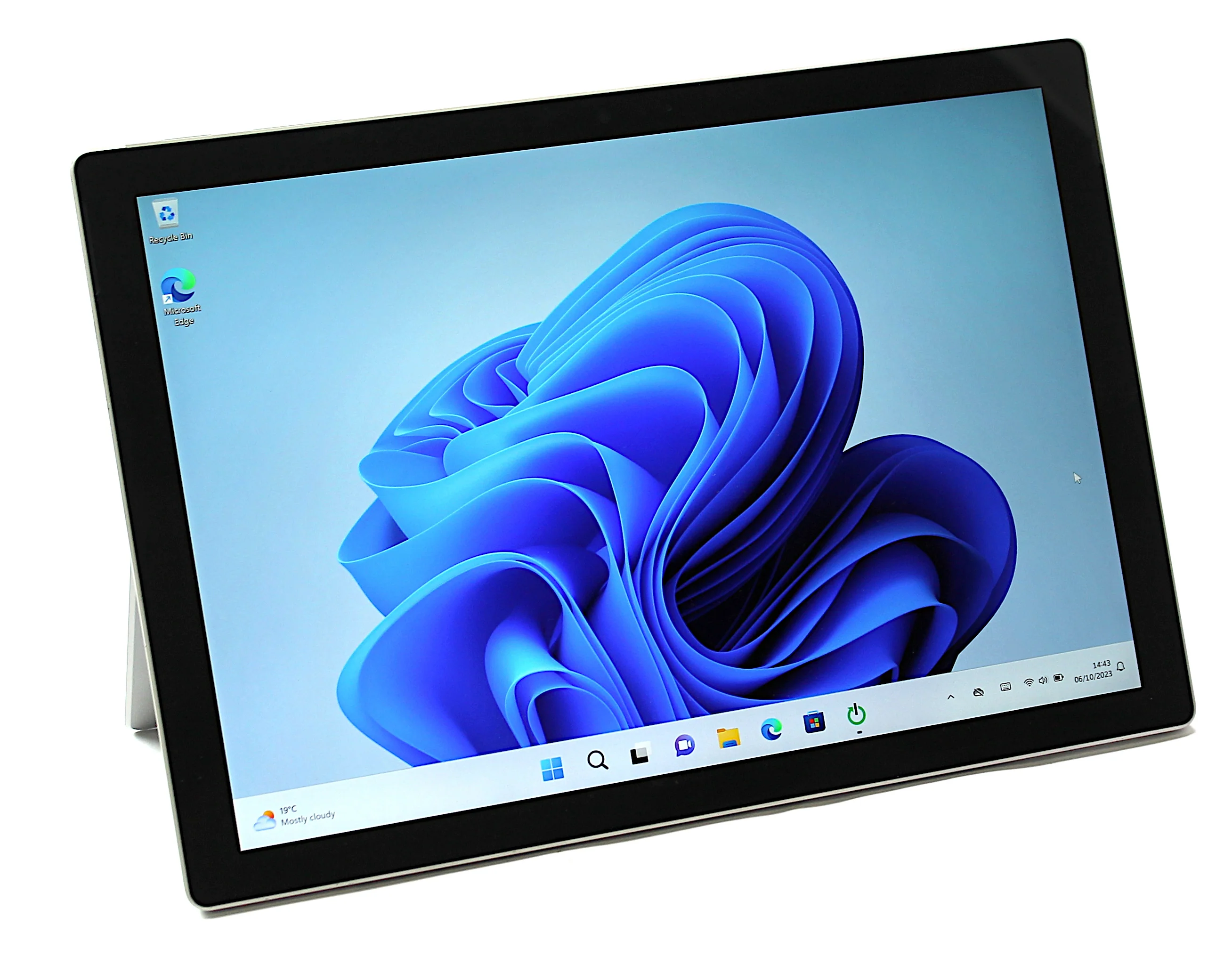 Microsoft Surface Pro 6 Tablet, 1796, Core i7 8th Gen, 16GB RAM, 256GB eMMC, W11 - Image 3